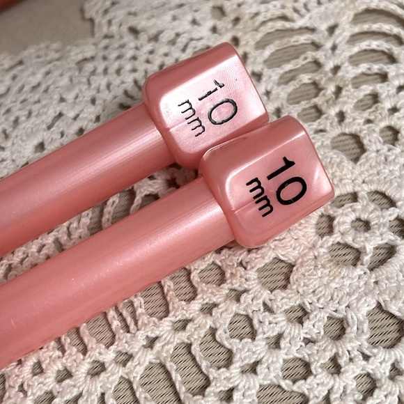 Set Of Six Vintage Pink Knitting Needles - Picture 5 of 8